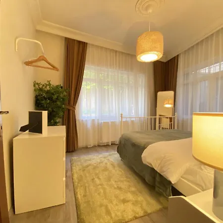 Capacious Flat Near Taksim Square In Beyoglu Apartmán