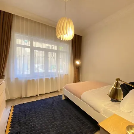 Capacious Flat Near Taksim Square In Beyoglu Apartamento Istambul