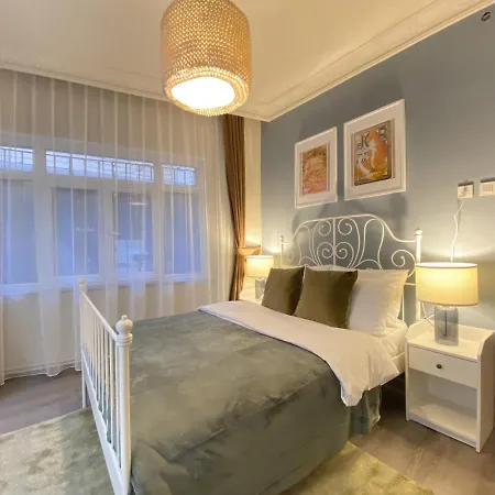 Capacious Flat Near Taksim Square In Beyoglu Apartamento